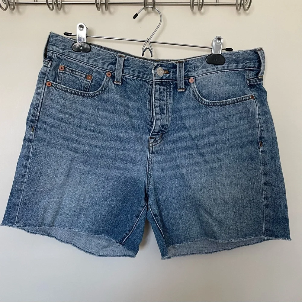 Madewell women’s light wash denim boyshort size 29